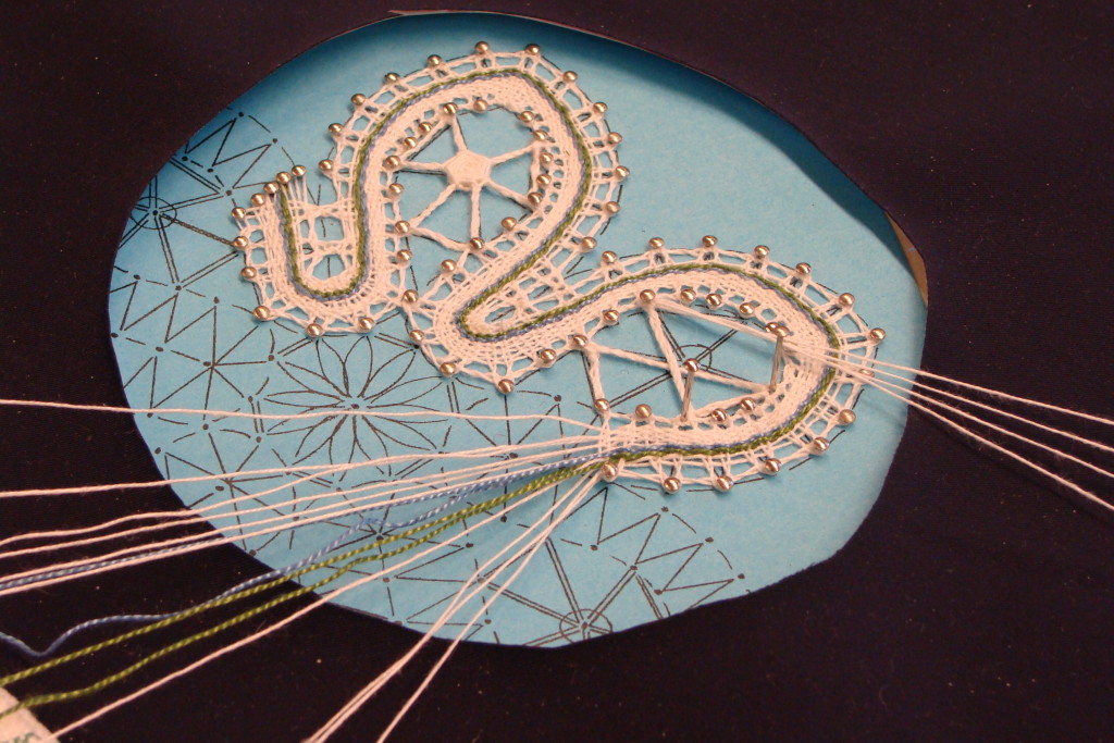 Tähti etenee! Täytekuviona palmikoita.