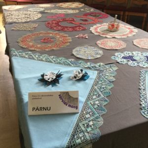 Pärnulaisten näyttelypöytä